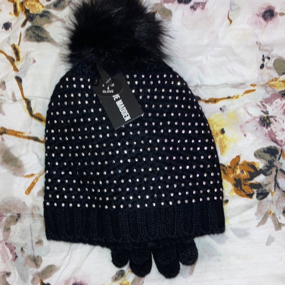 Steve Madden Black Beenie & Glove Set | New